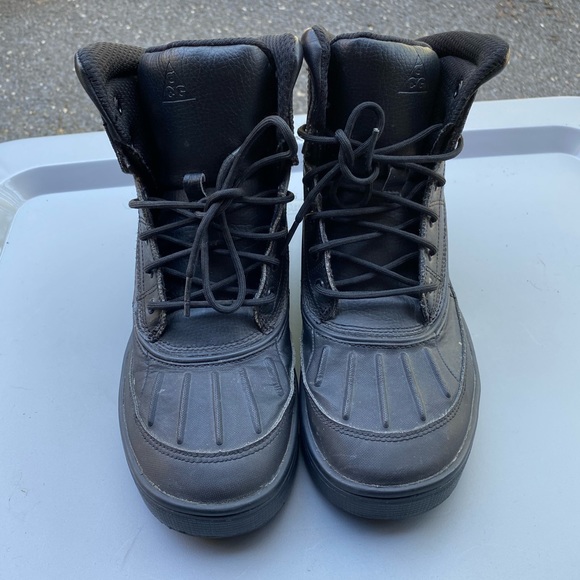 Nike ACG Boots 7y)